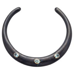 Wood Halskette mit himmelblauem Topas und 14k Gold