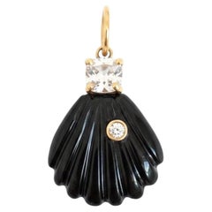 Pendentif en coquillage d'onyx noir avec diamant, spinelle et or 14 carats