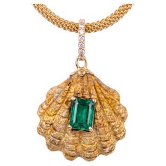 Pendentif en opale boulder australienne en forme de coquillage, serti d'émeraudes et de diamants, en or 14 carats