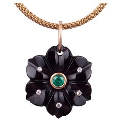 Ciondolo a forma di fiore in onice nero con smeraldo, diamanti e oro 14k