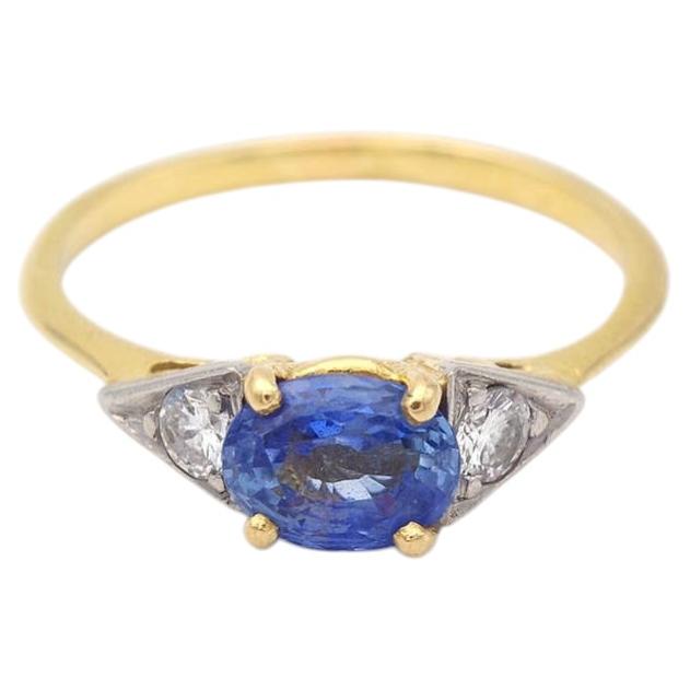 Anello trilogy con zaffiro di Ceylon certificato da 0,75 ct in oro 18 carati in vendita