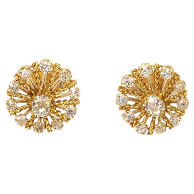 Ohrstecker mit Diamantcluster aus 18-Karat-Gold im Angebot