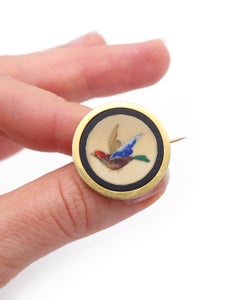 Italian Pietra dura bird brooch in 18 karat gold