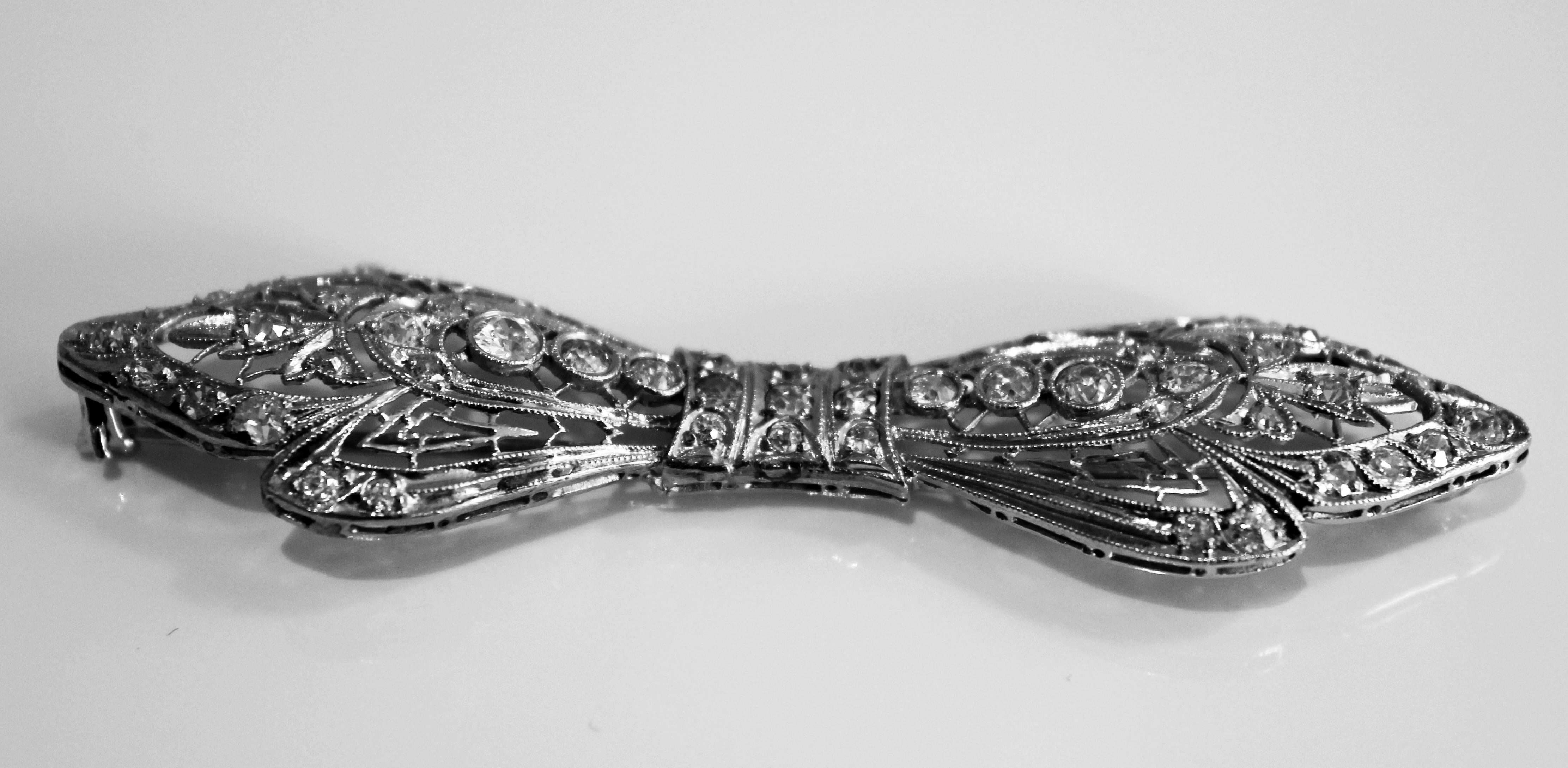 Art Deco Diamond Platinum Bow Brooch In Excellent Condition For Sale In Potts Point, NSW