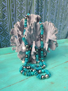 Collar anudado con perlas de Tahití y turquesas