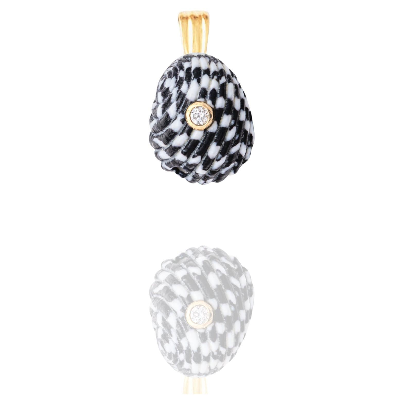 Ignis Natural Shell Anhänger mit 14k Gold und weißem Saphir natürlichen Edelstein