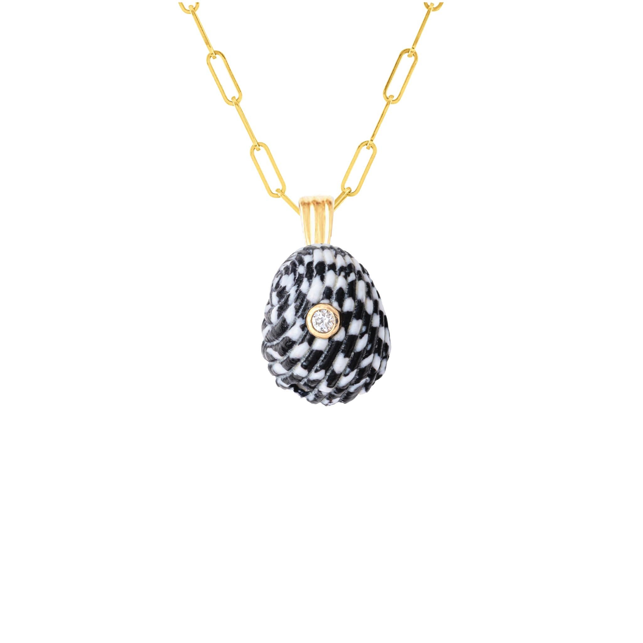 Ignis Natural Shell Anhänger mit 14k Gold und weißem Saphir natürlichen Edelstein (Moderne) im Angebot