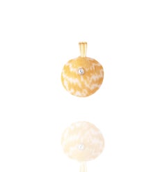 Miro Natural Shell Anhänger mit 14k Gold und weißem Saphir natürlichen Edelstein