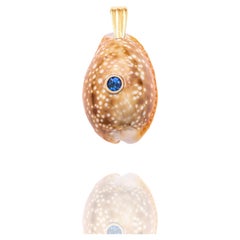 Aqua Natural Shell Anhänger mit 14k Gold und blauem Saphir natürlichen Edelstein