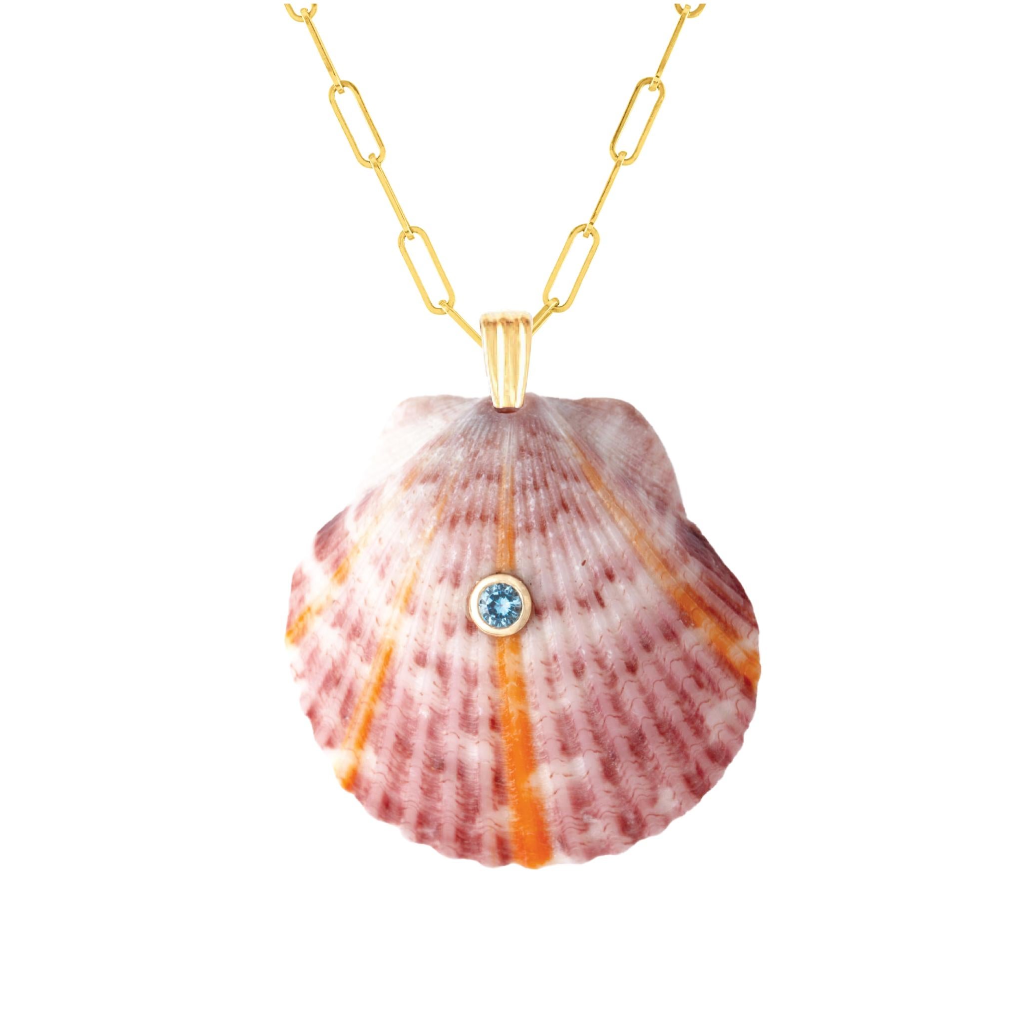 Raya Natural Shell Anhänger mit 14k Gold und blauem Topas natürlichen Edelstein (Moderne) im Angebot