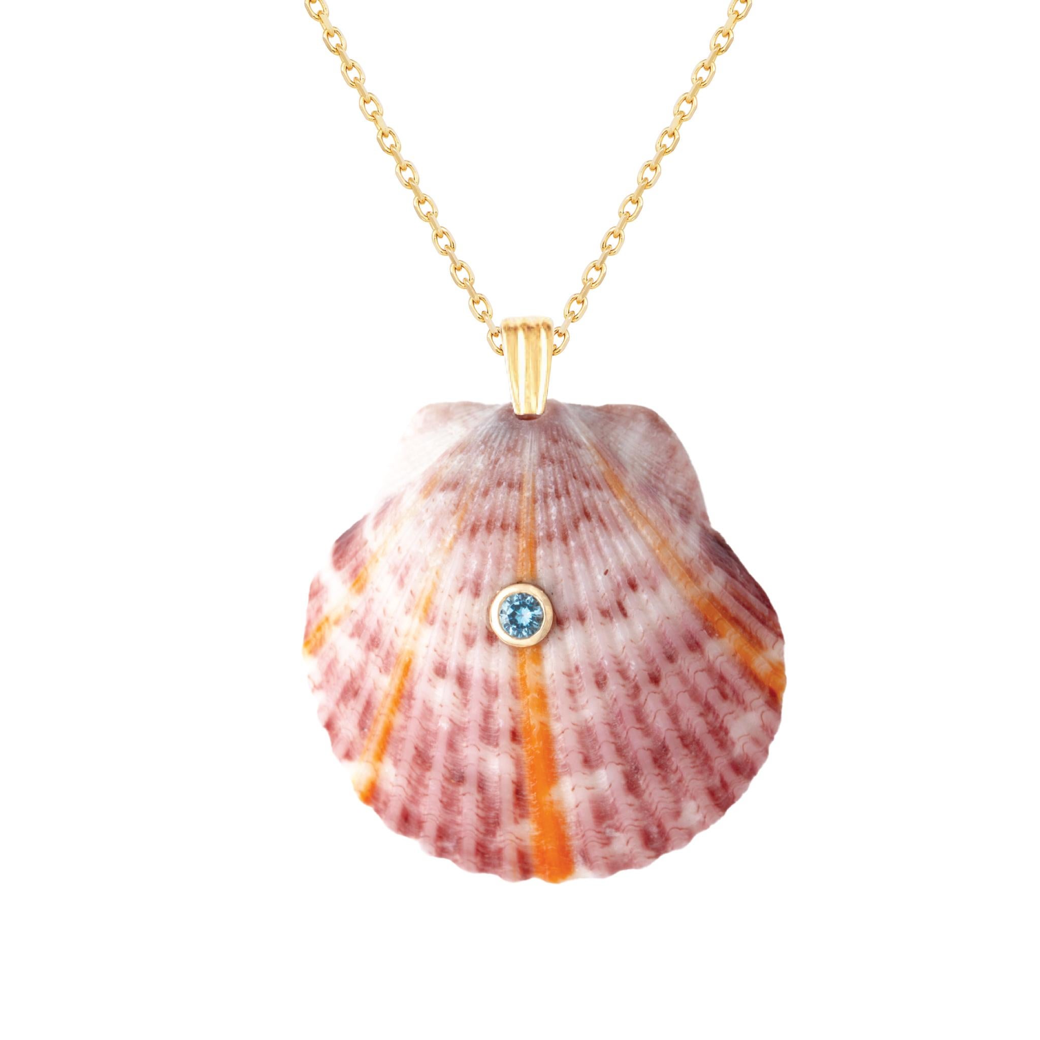 Natürliche Muschel Anhänger mit massivem 14k Gold Erkenntnisse und natürlichen blauen Topas Edelstein. Tragen Sie diesen Anhänger allein oder kombinieren Sie ihn mit anderen Goldketten, um einen schönen Lageneffekt zu erzielen.  

Die Bestellung