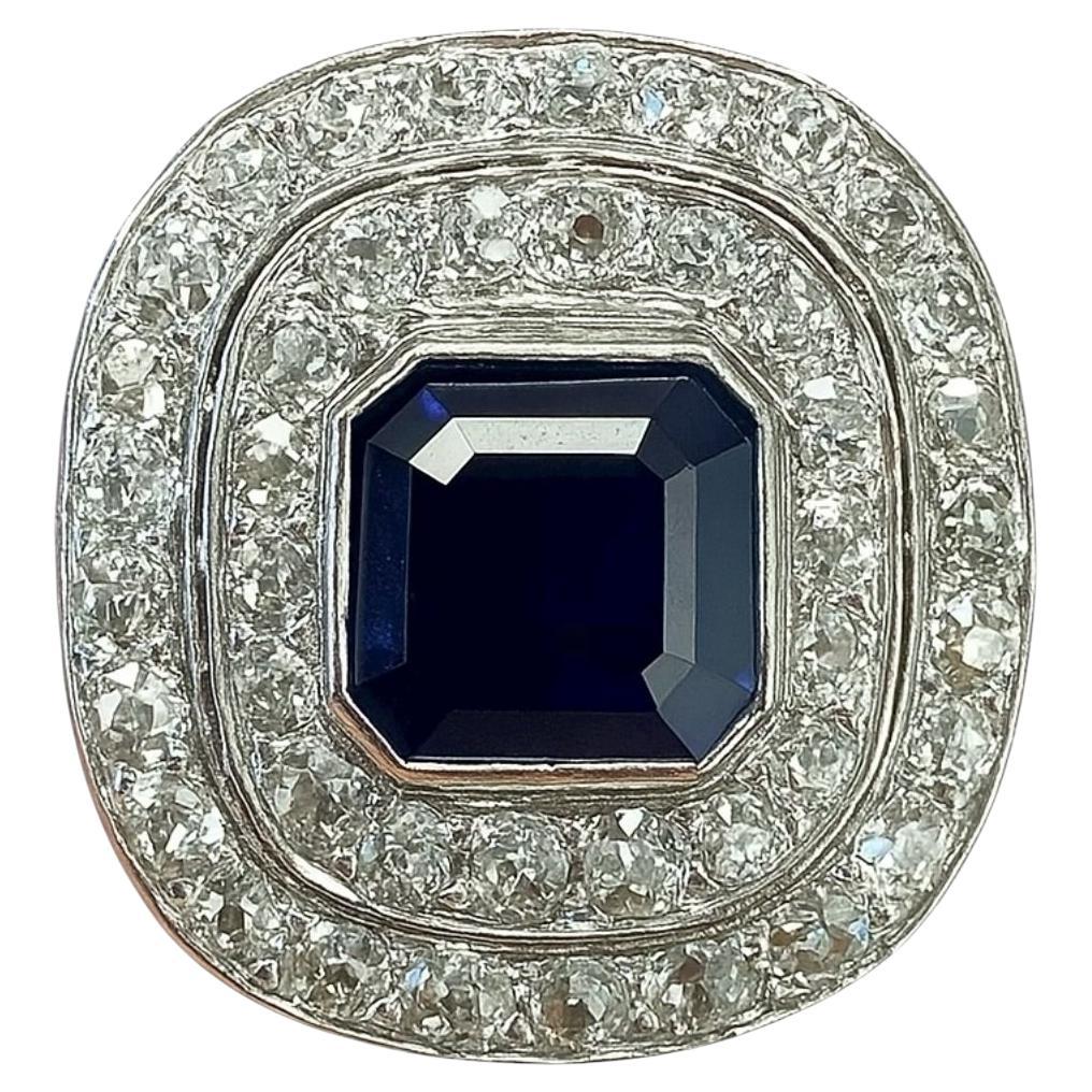 Ring aus Platin und Weißgold mit Saphiren und Diamanten