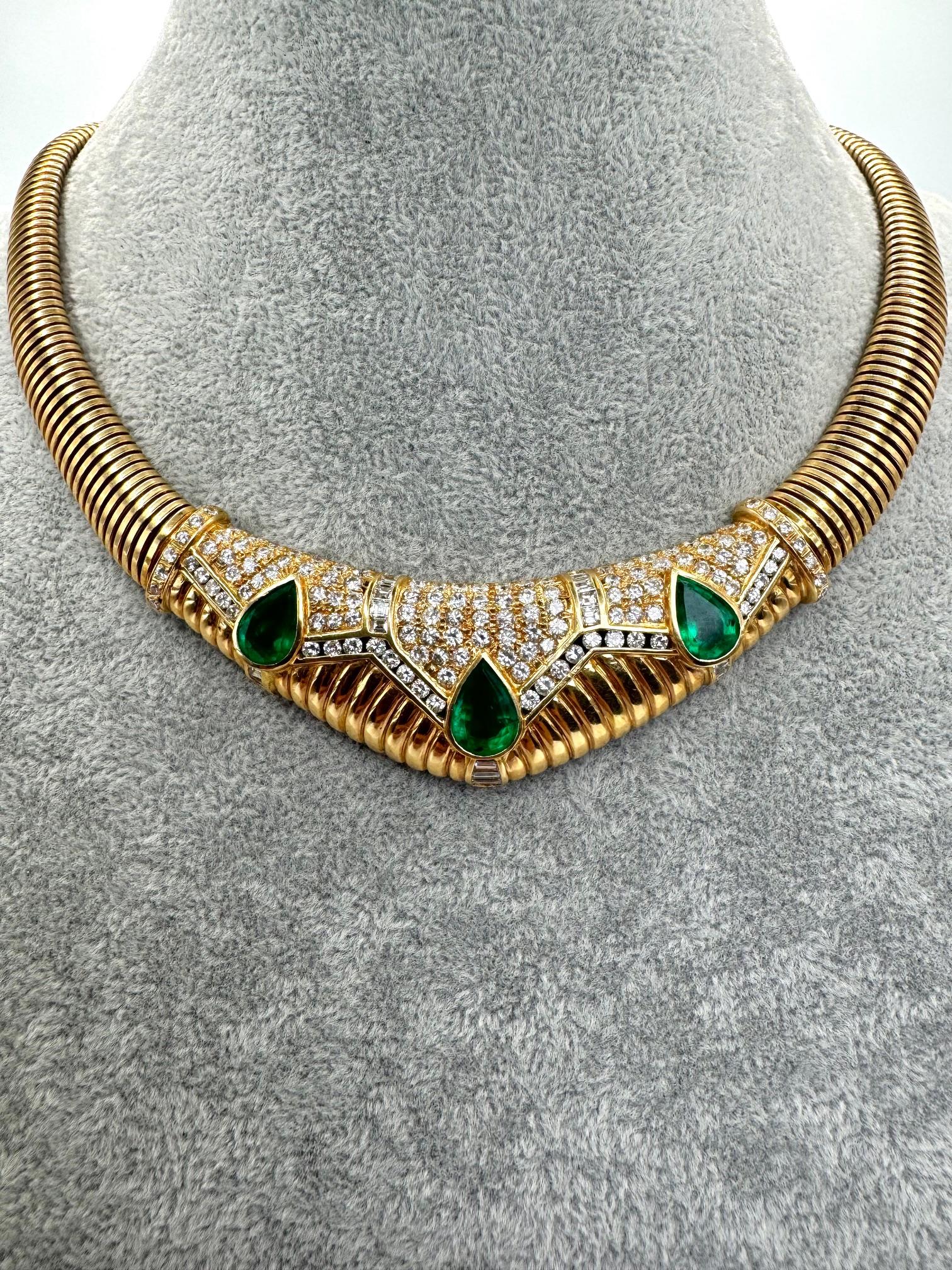 Halskette aus 18 Karat Gelbgold mit Smaragd und Diamant im Angebot 12
