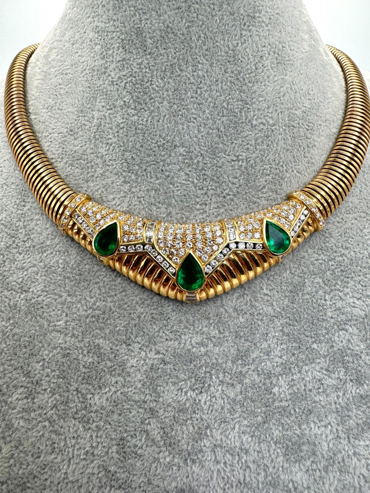 Halskette aus 18 Karat Gelbgold mit Smaragd und Diamant im Angebot 11