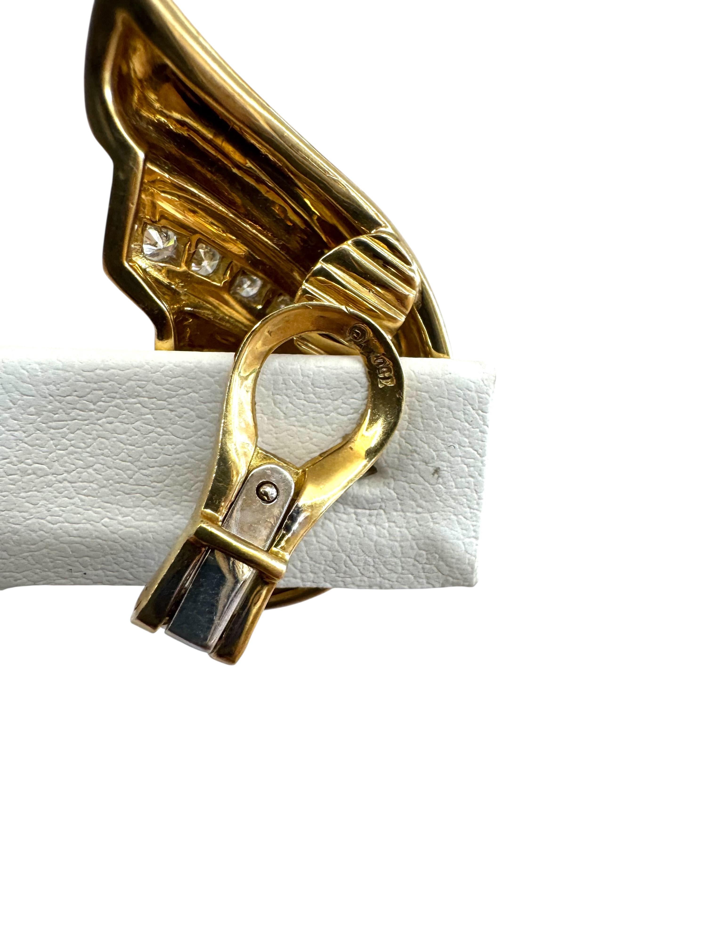 Boucles d'oreilles en or jaune 18K avec saphir cabochon et diamant Excellent état - En vente à Great Neck Plaza, NY