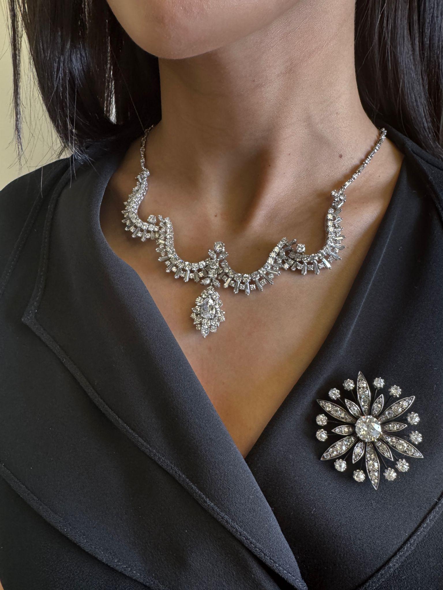 da uomo o donna Collana di diamanti vintage in platino con pera, marquise, baguette e brilliante C.C. in vendita