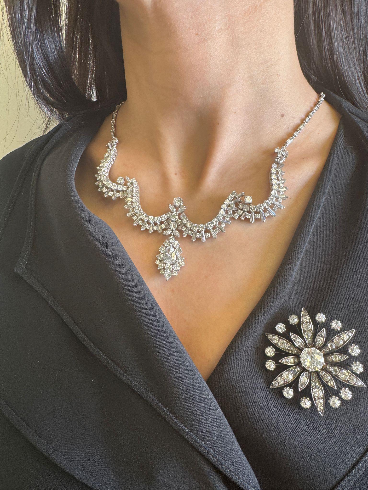 Collana di diamanti vintage in platino con pera, marquise, baguette e brilliante C.C. in vendita 4