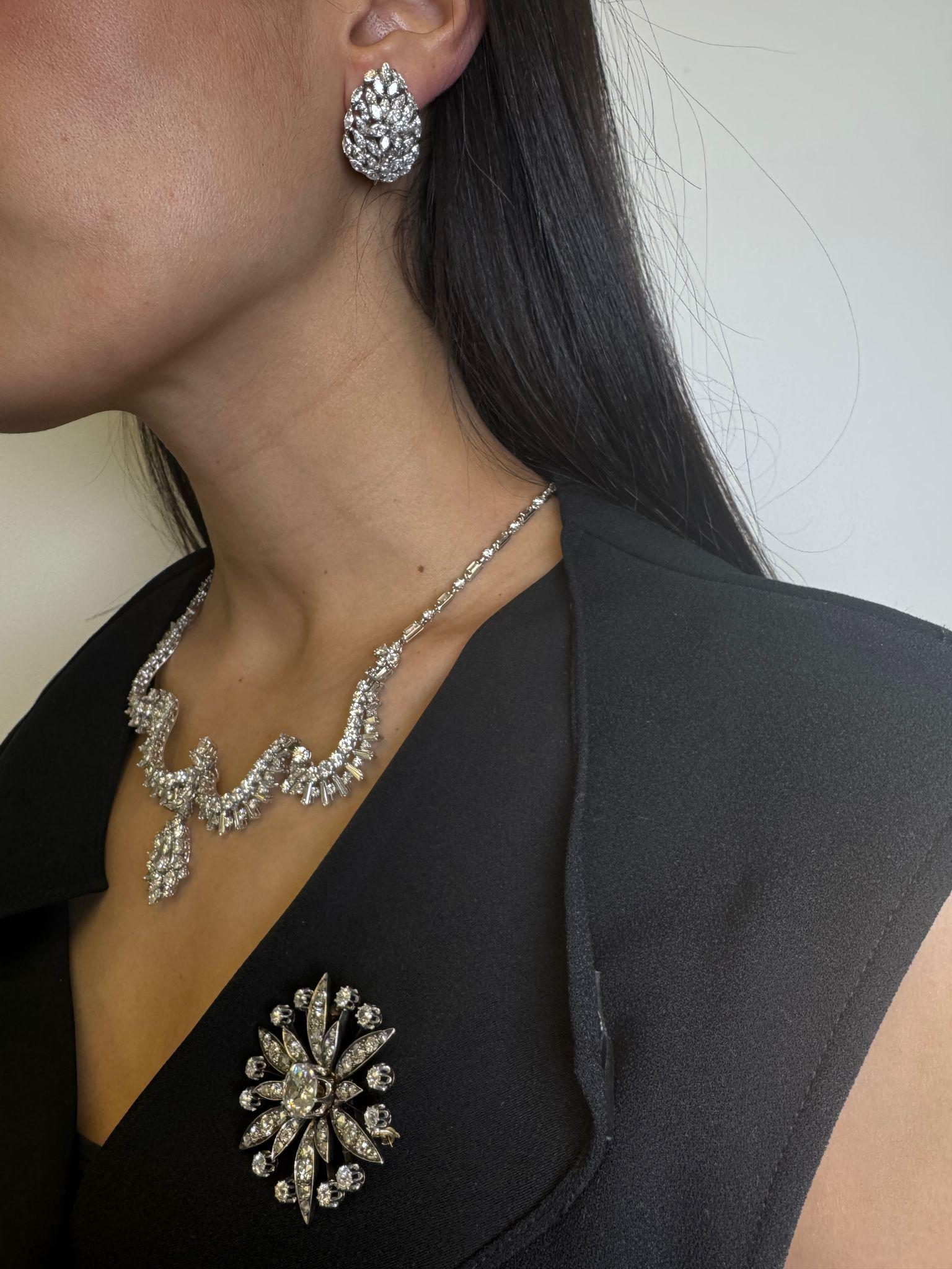 Collana di diamanti vintage in platino con pera, marquise, baguette e brilliante C.C. in vendita 1
