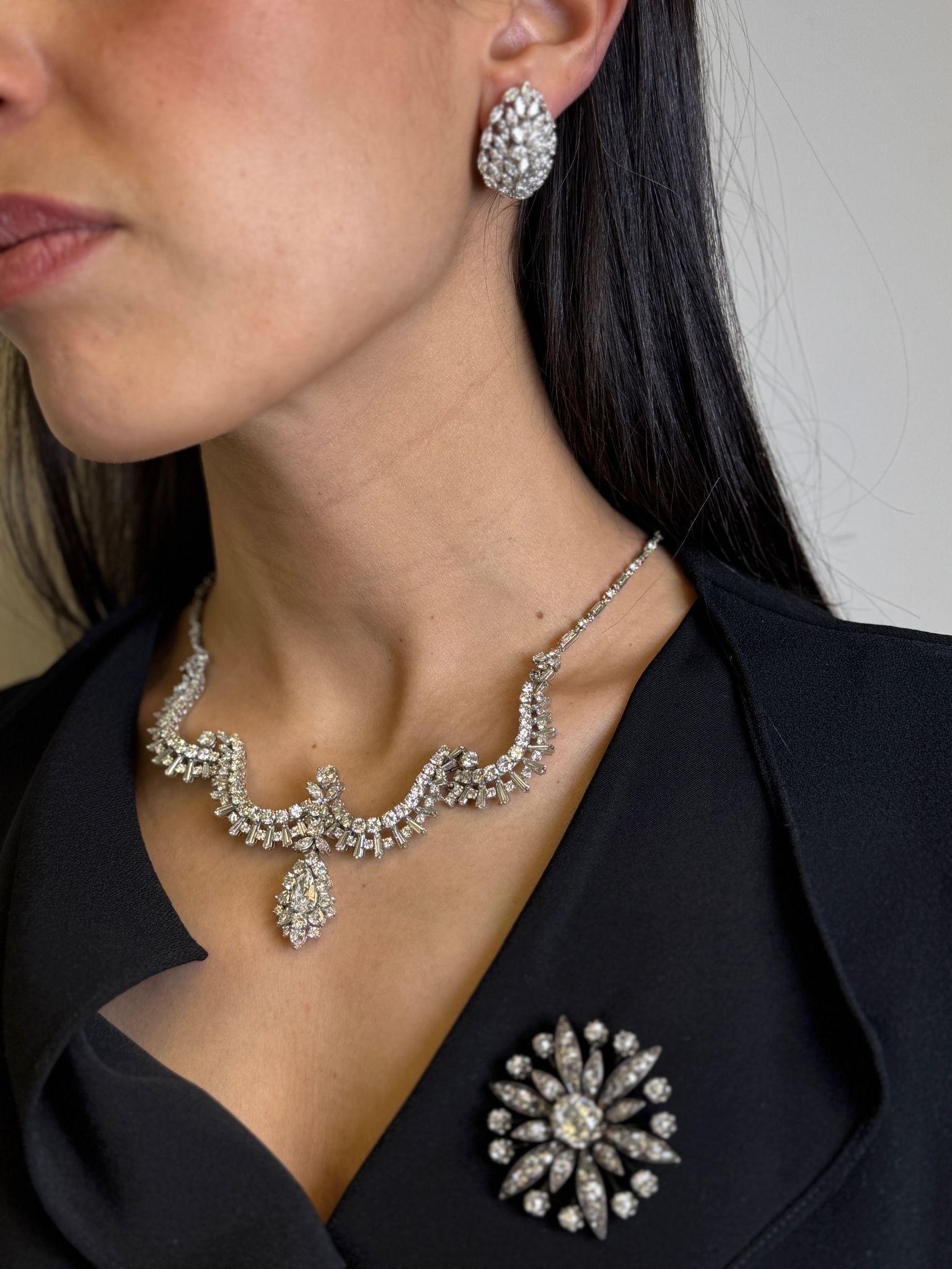 Collana di diamanti vintage in platino con pera, marquise, baguette e brilliante C.C. in vendita 6