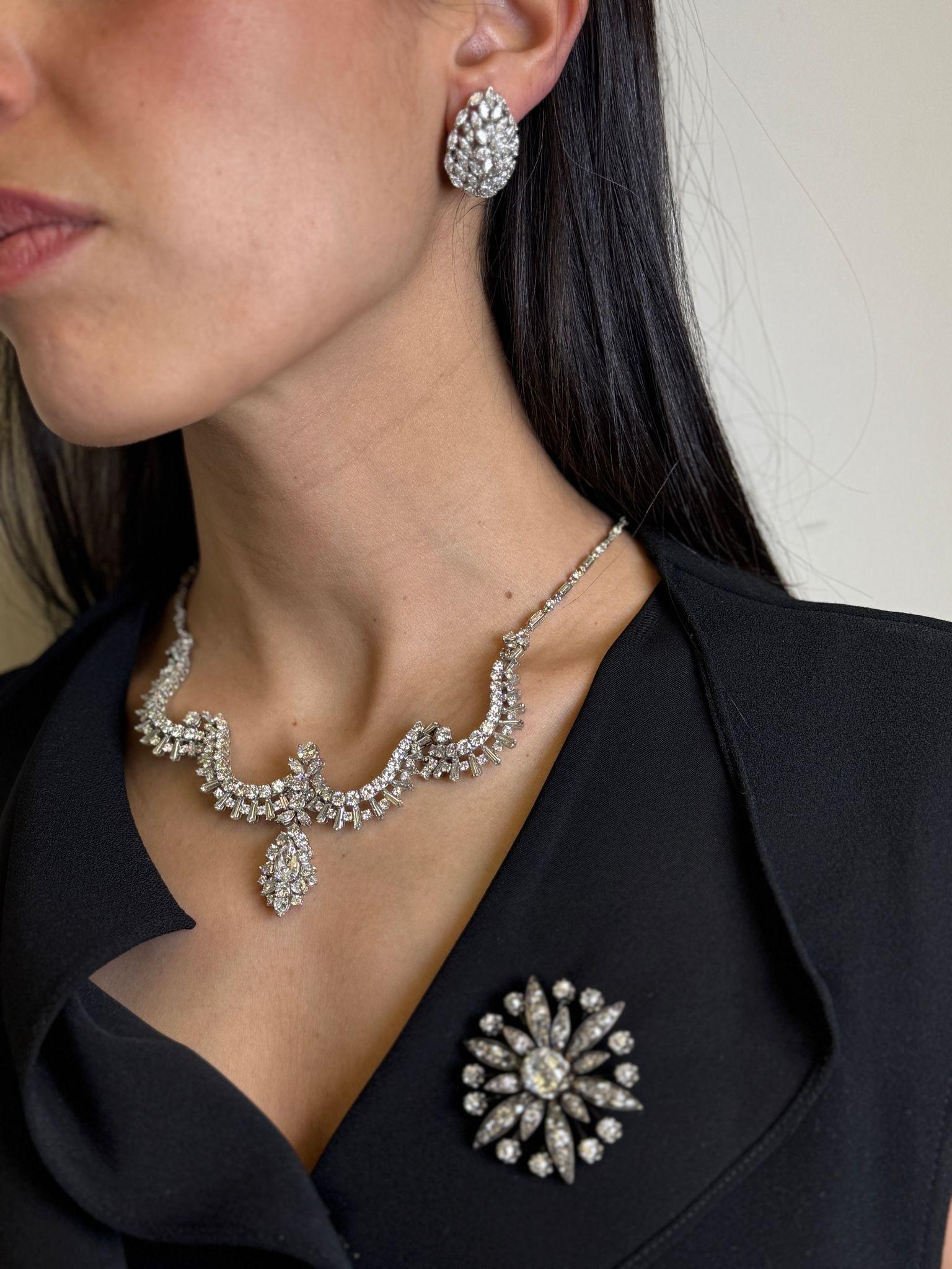 Collana di diamanti vintage in platino con pera, marquise, baguette e brilliante C.C. in vendita 3