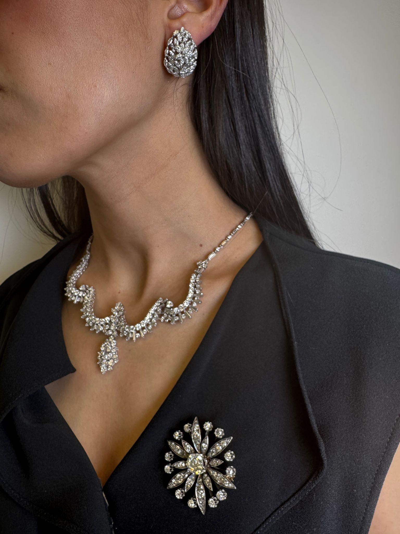 Collana di diamanti vintage in platino con pera, marquise, baguette e brilliante C.C. in vendita 8