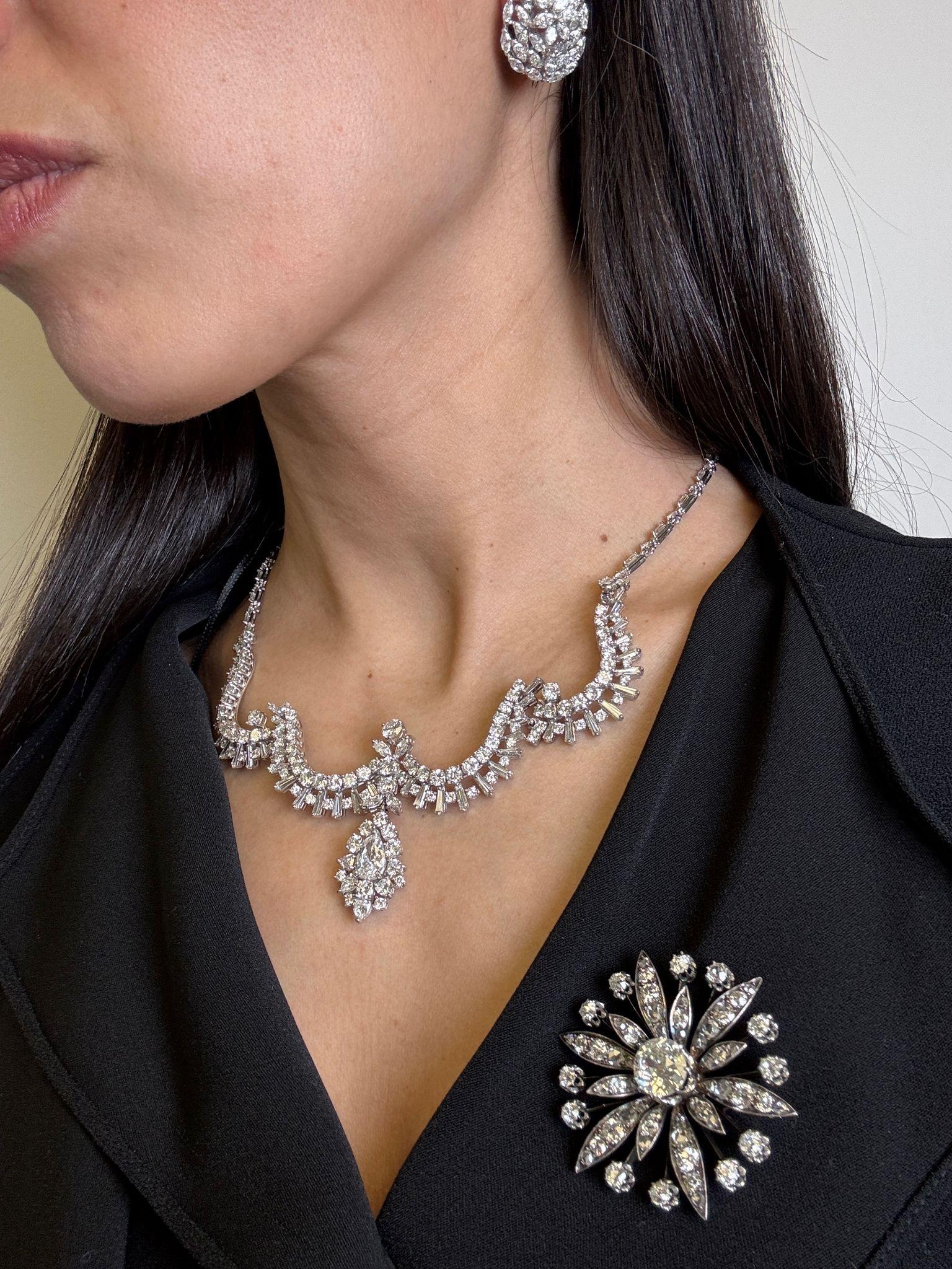 Collana di diamanti vintage in platino con pera, marquise, baguette e brilliante C.C. in vendita 2