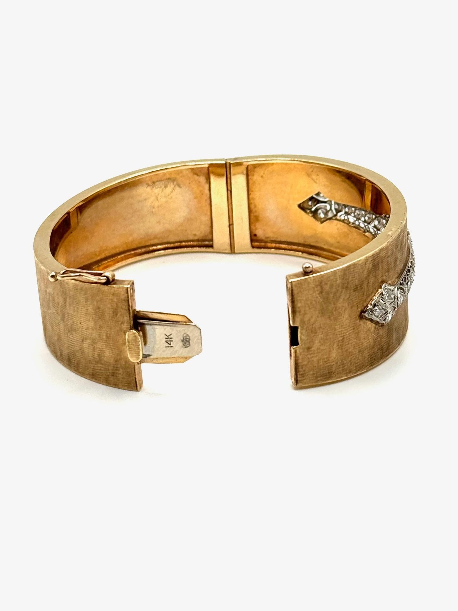 Bracelet large en or 14K et platine avec diamants Excellent état - En vente à Great Neck Plaza, NY