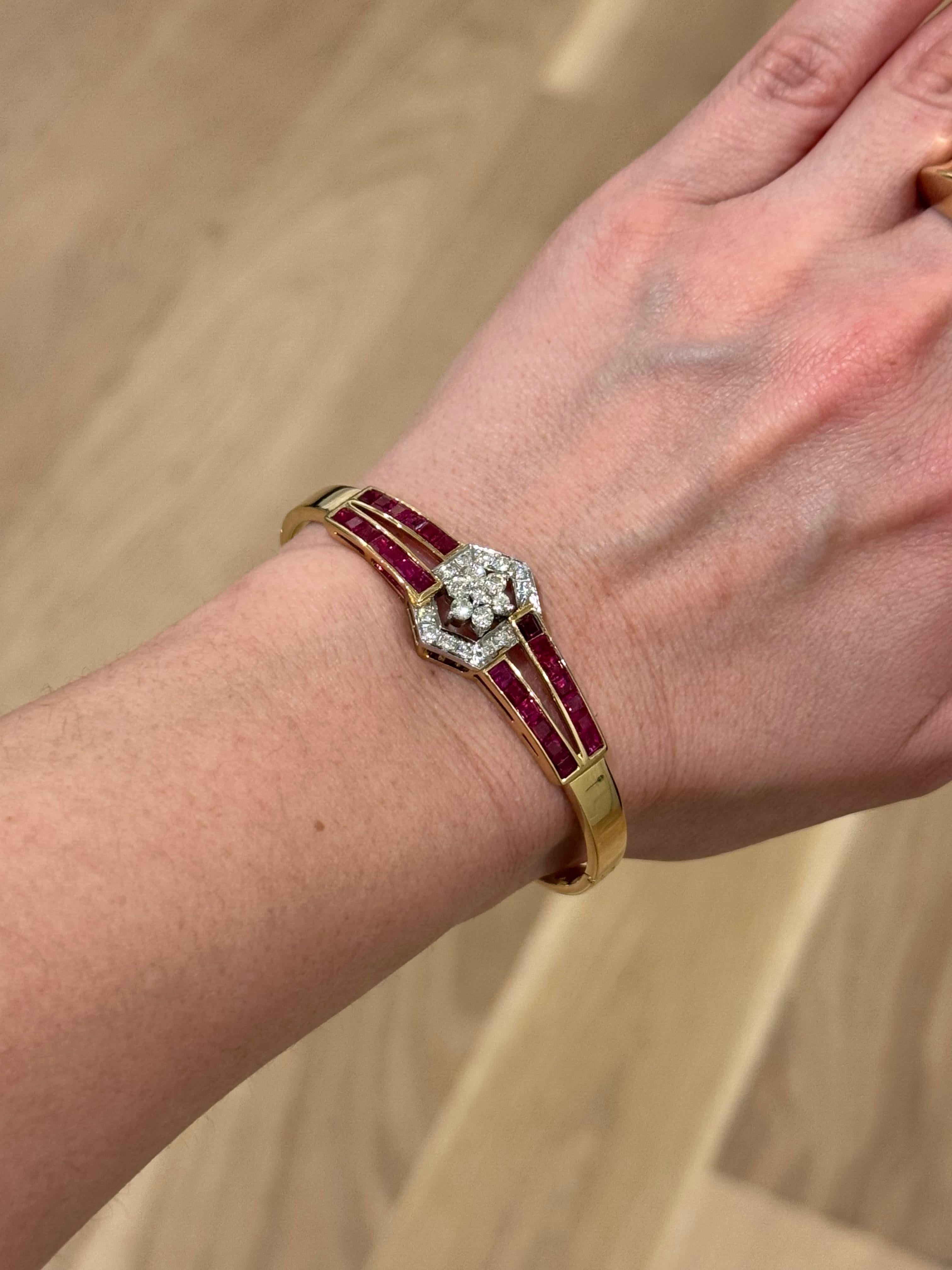 Vintage 14K Yellow Gold Ruby and Diamond Bangle Bracelet Unisexe en vente