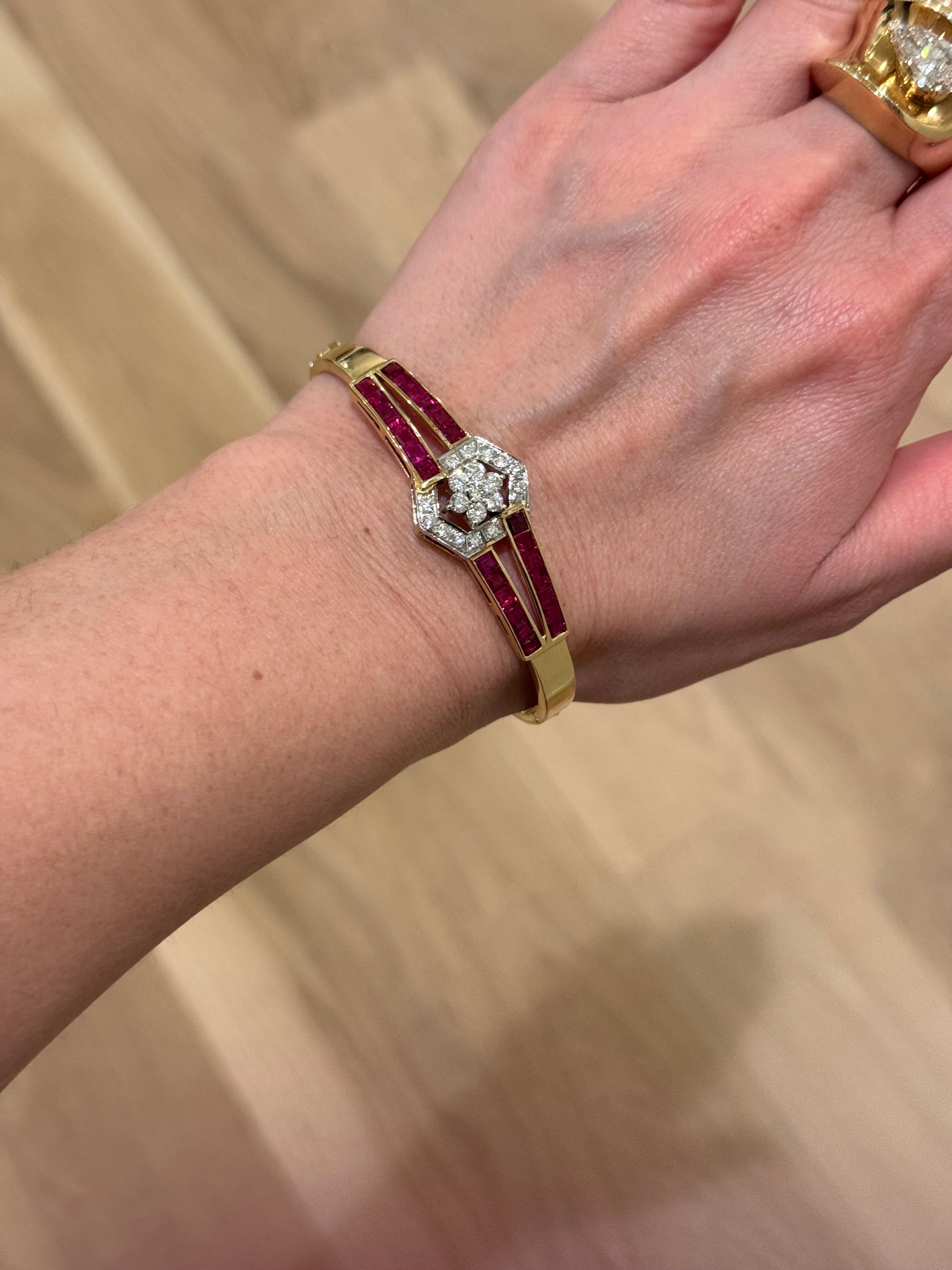 Vintage 14K Yellow Gold Ruby and Diamond Bangle Bracelet en vente 1