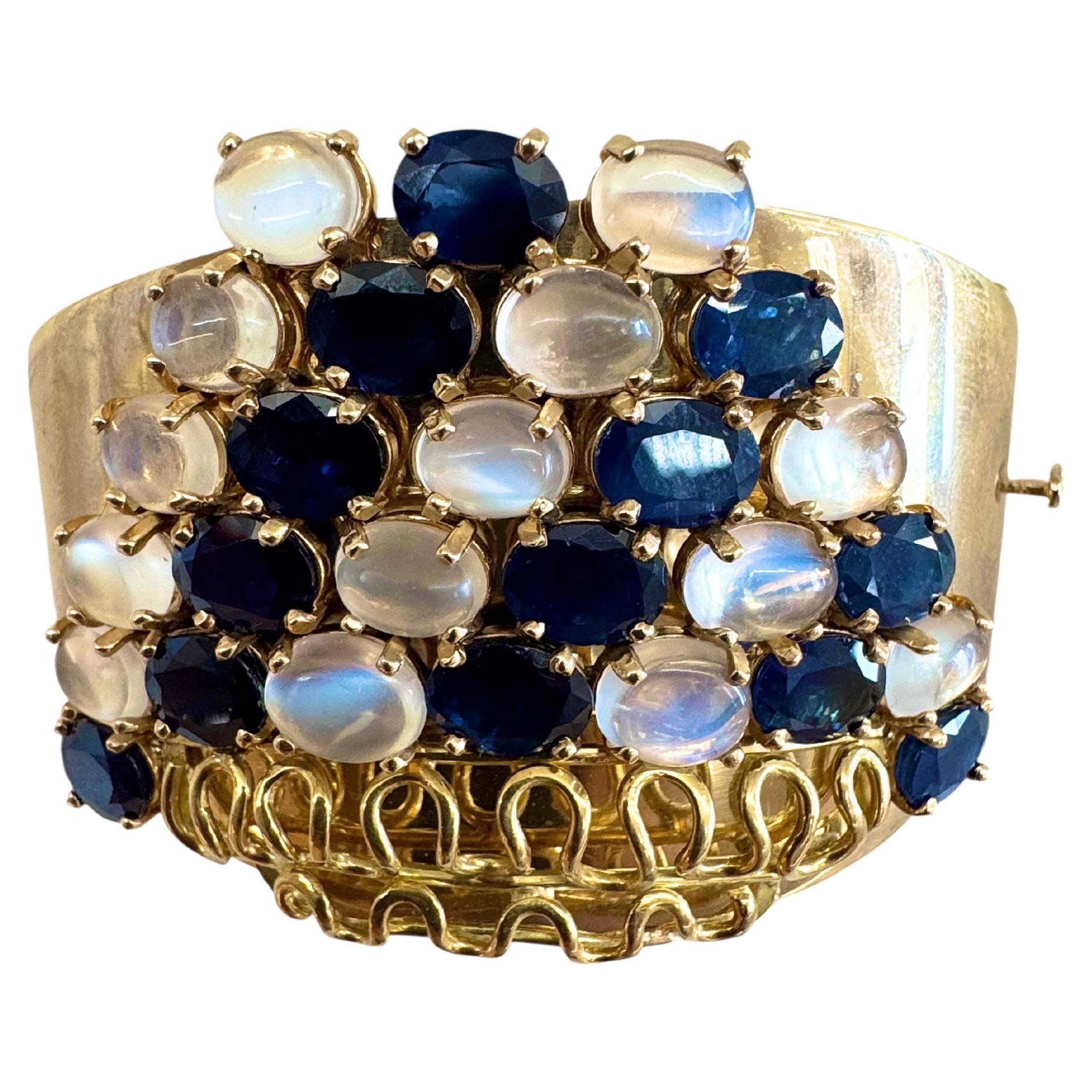 Bracelet manchette en or jaune 14K avec saphirs et pierres de lune en vente