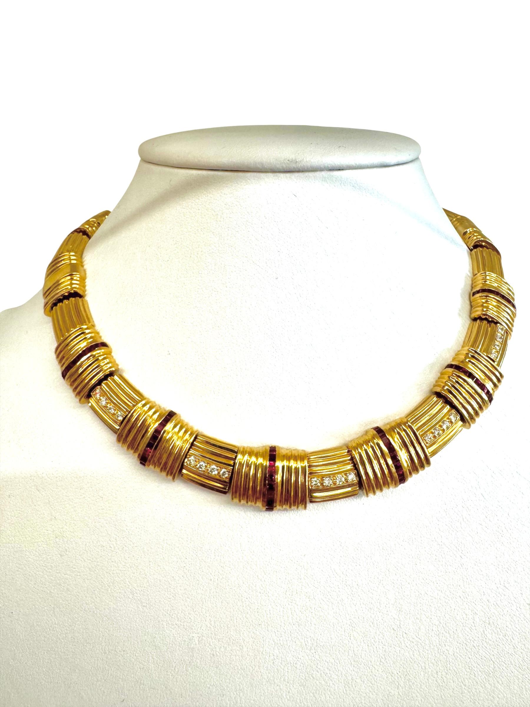 Collier à côtes en or jaune 18K avec diamants et rubis Excellent état - En vente à Great Neck Plaza, NY