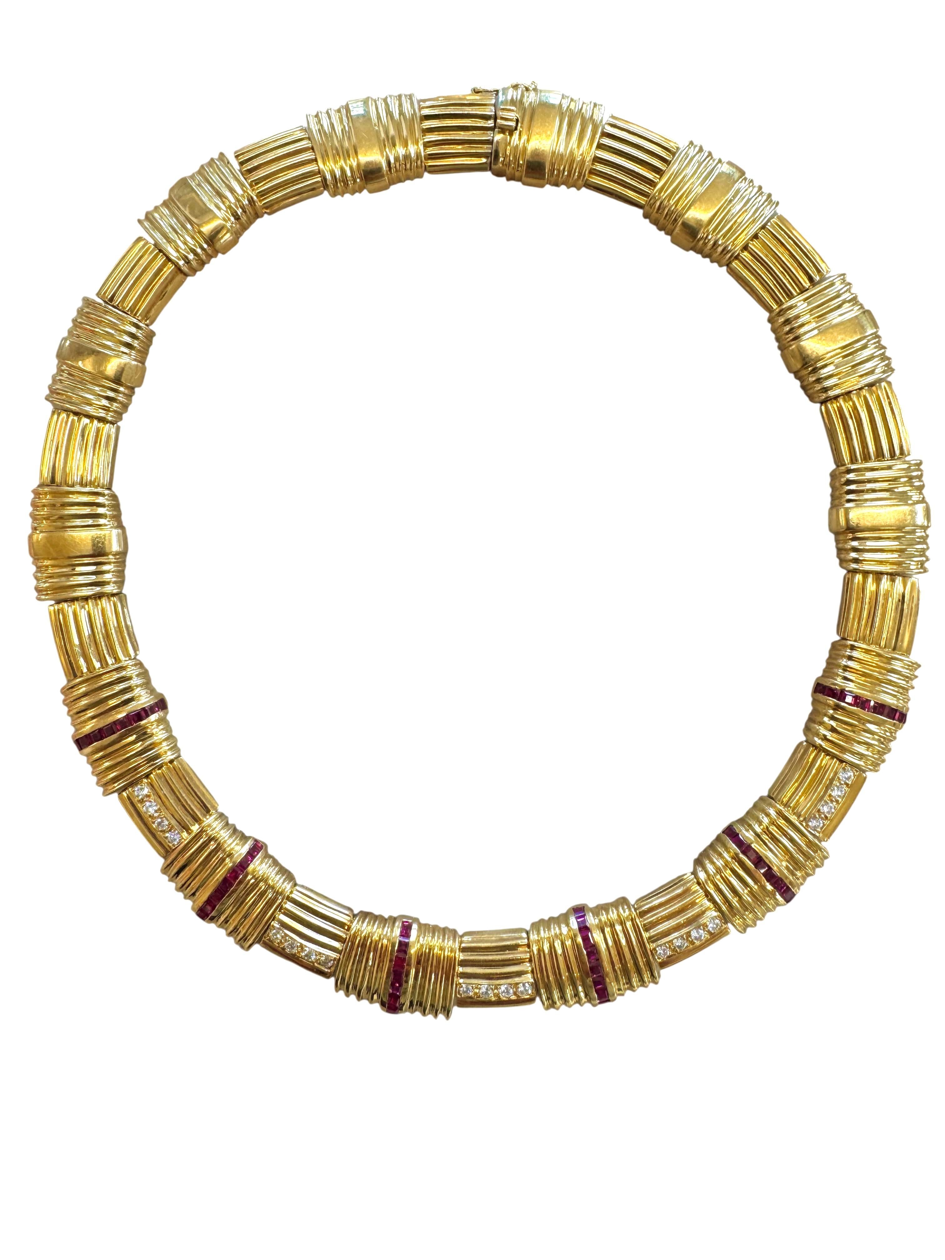 Collier à côtes en or jaune 18K avec diamants et rubis en vente 2