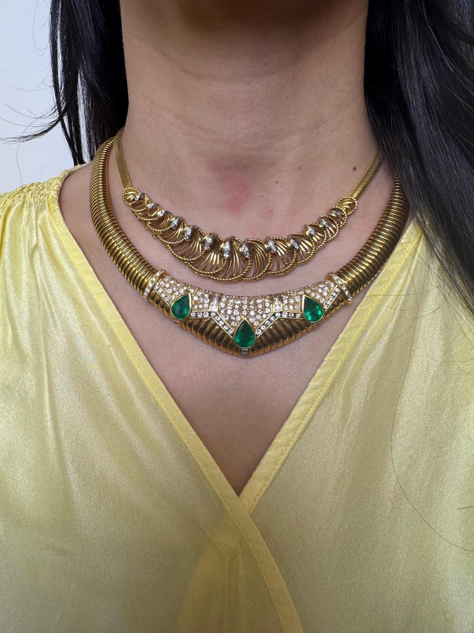 Taille brillant Collier à maillons en éventail en or jaune 18K et diamants en vente
