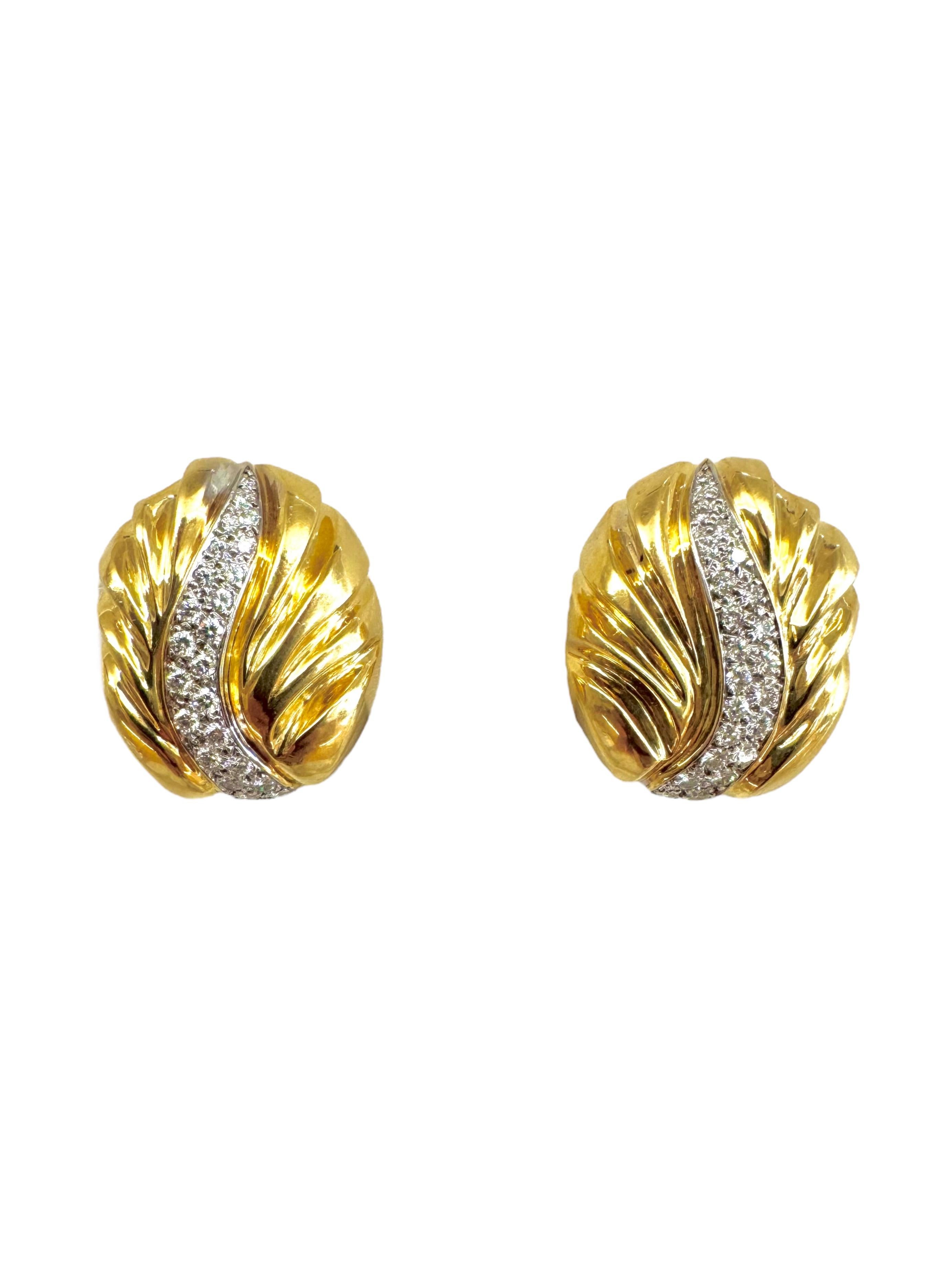 Orecchini a clip con volute di diamanti e oro 18 carati in vendita 1