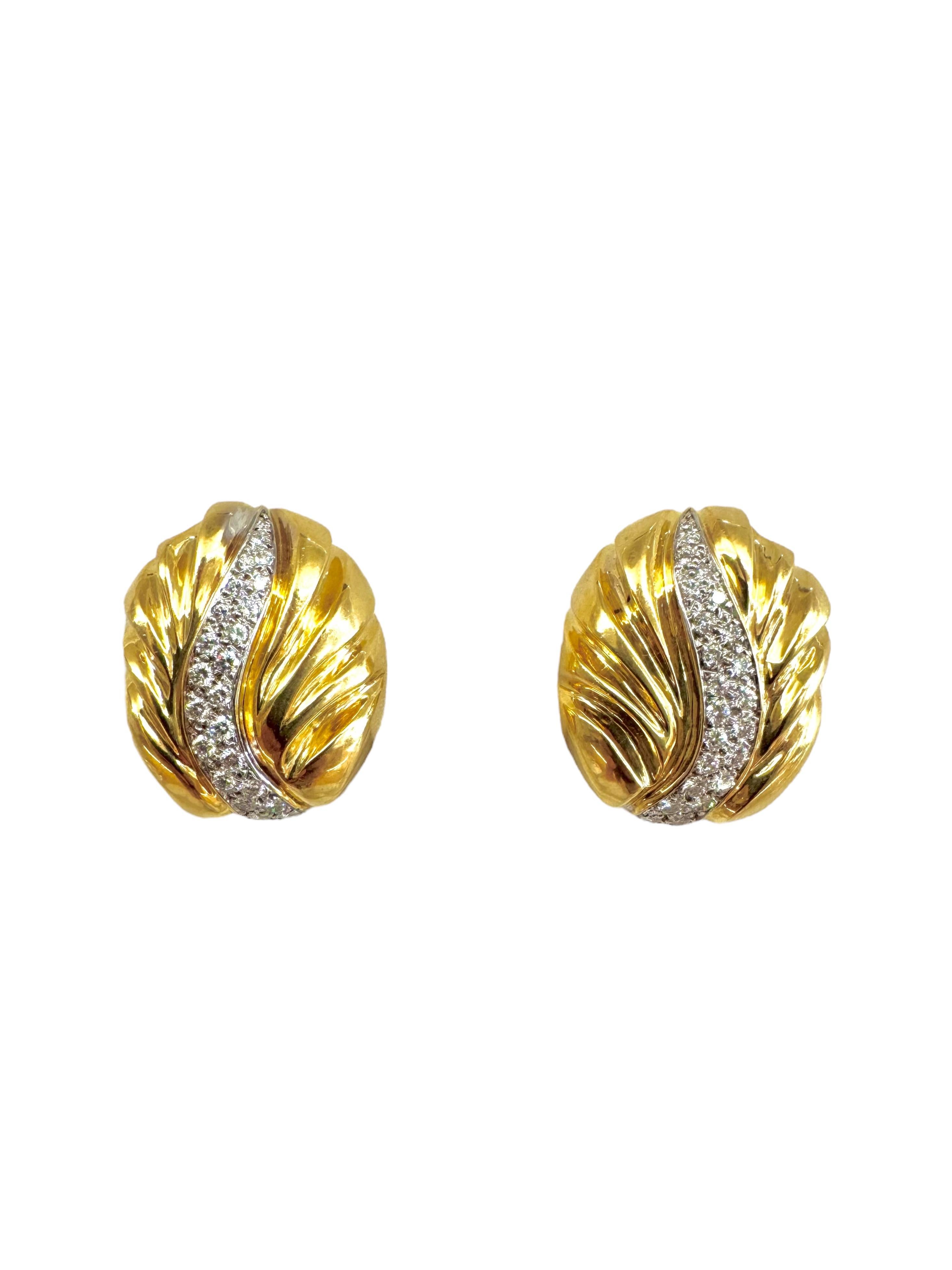 Orecchini a clip con volute di diamanti e oro 18 carati in vendita 2