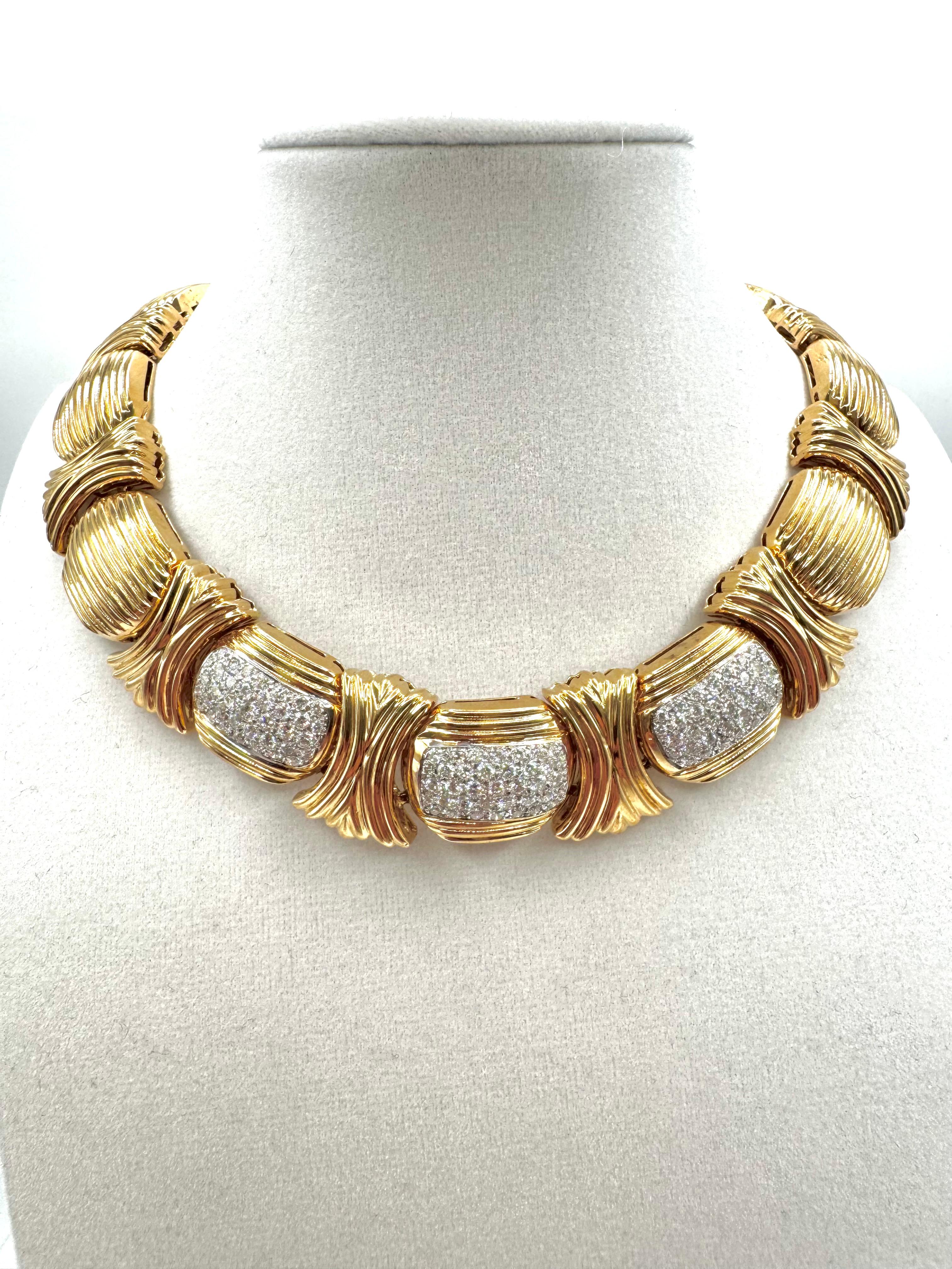 Taglio brillante Collana scultorea A Link in oro 18K con accenti di diamanti in vendita