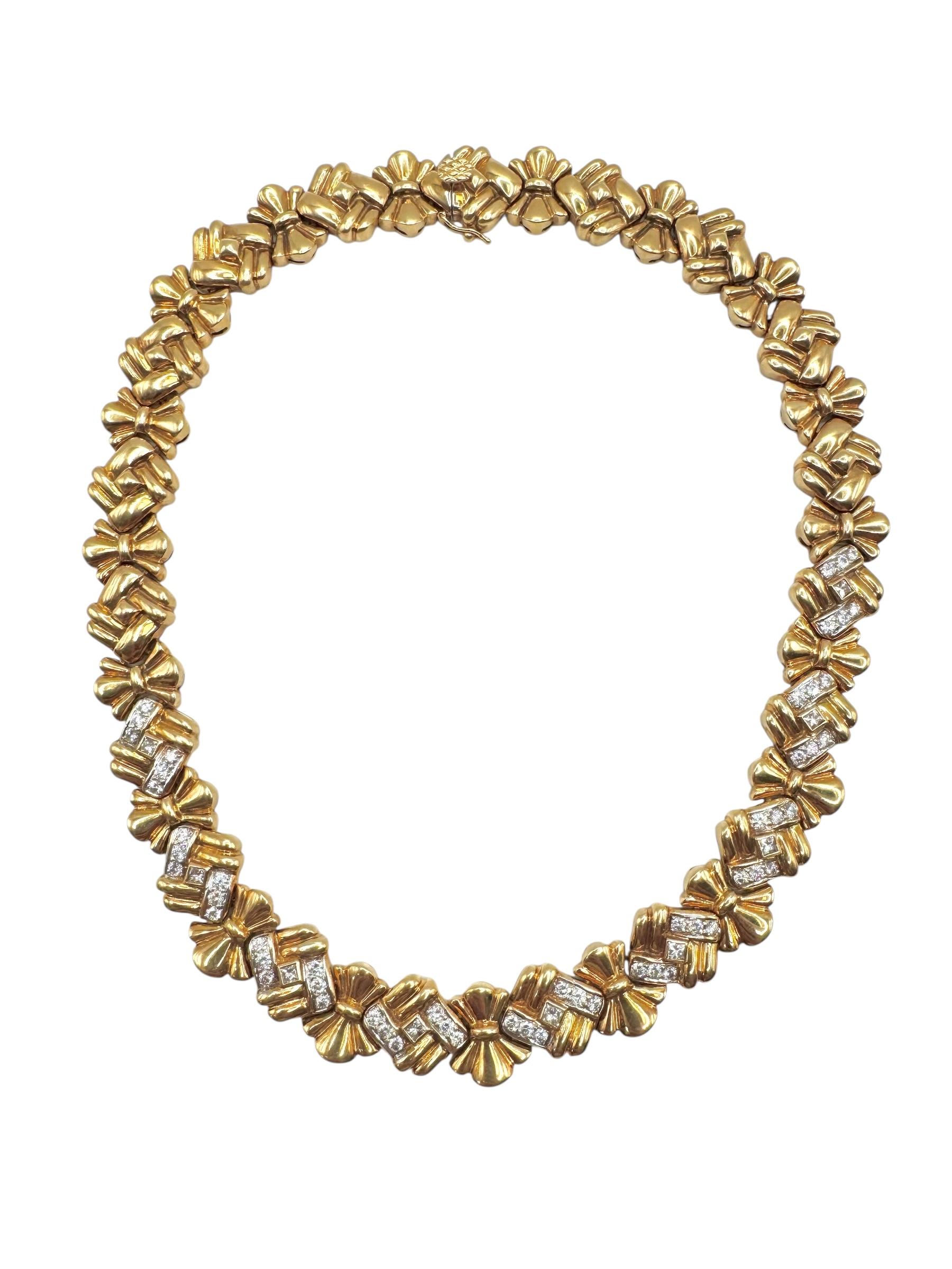 Collier en or jaune 18 carats avec diamants carrés et ronds Excellent état - En vente à Great Neck Plaza, NY