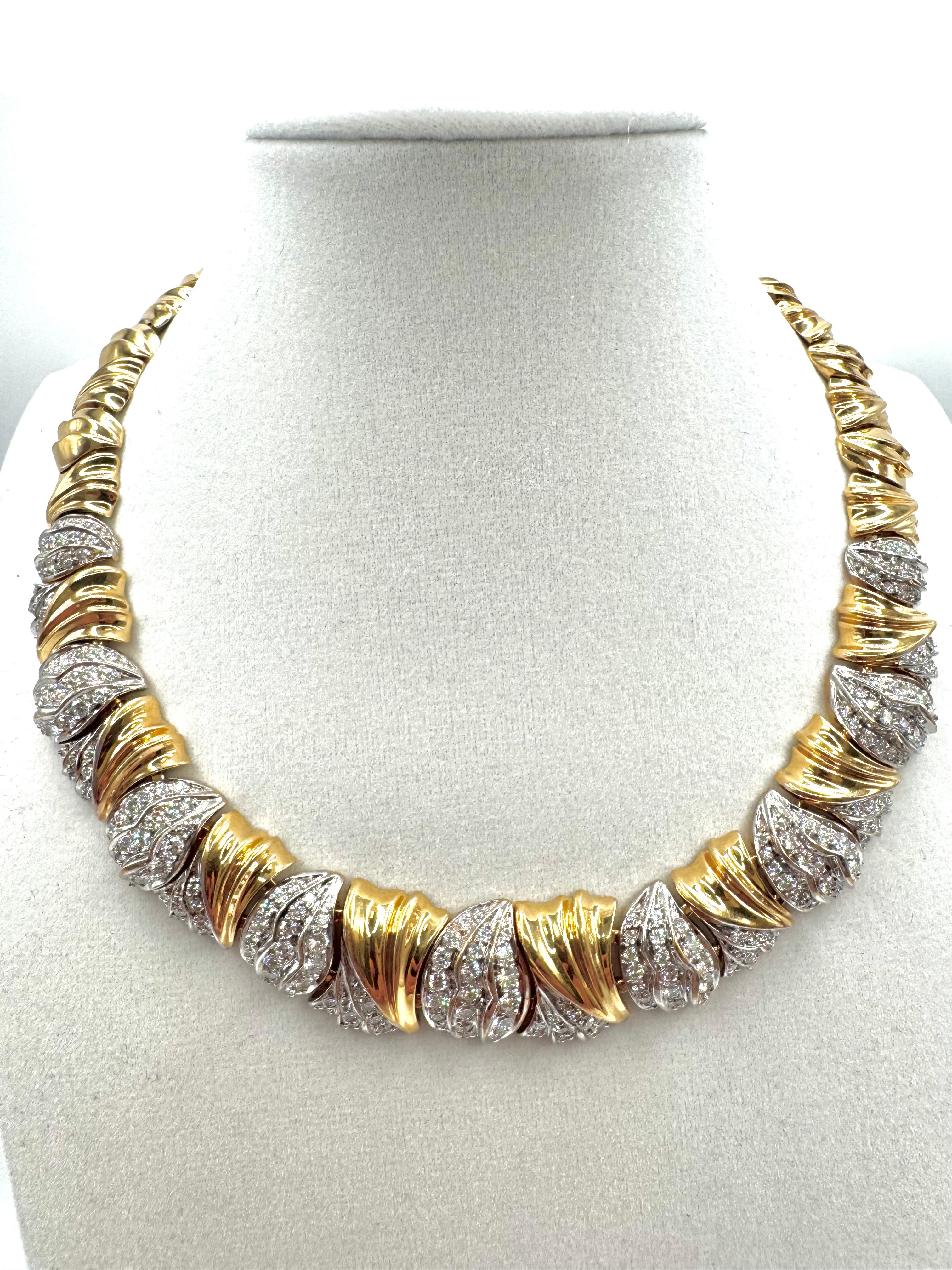 Collana con collare di diamanti in oro giallo 18K In condizioni ottime in vendita a Great Neck Plaza, NY