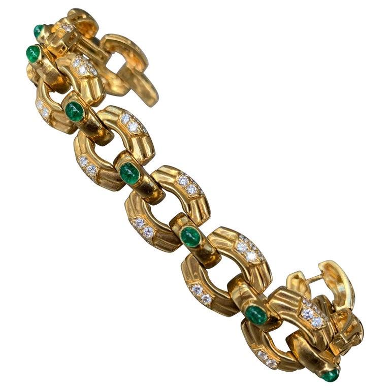 Pulsera de oro amarillo de 18 quilates de los años 70 con esmeraldas cabujón y diamantes talla brillante en venta 3