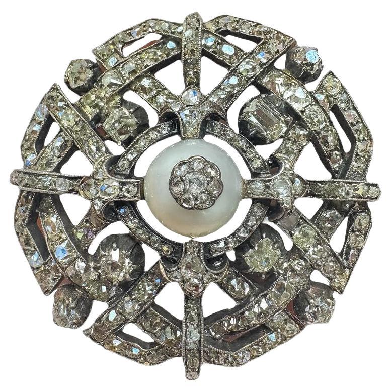 Broche victoriano tardío de perlas naturales y diamantes en oro de 14 quilates y plata
