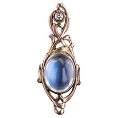 Art Nouveau Moonstone Ring of 14k Gold