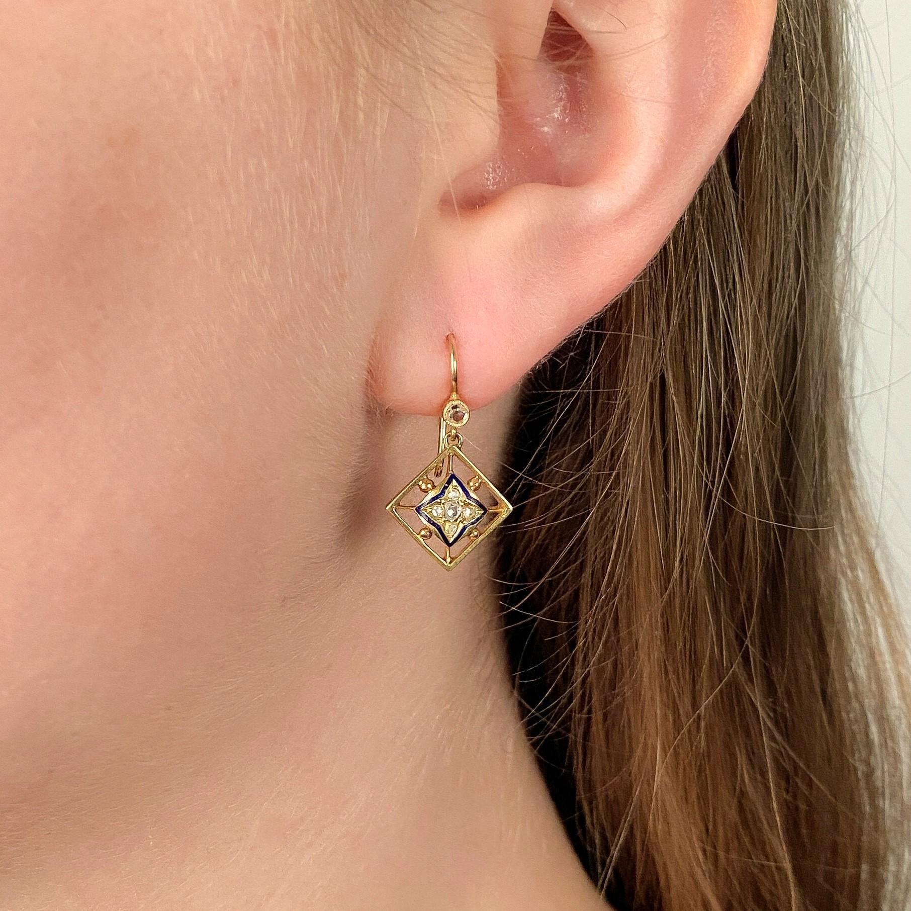 Boucles d'oreilles anciennes en or 14k avec diamants et émail Bon état - En vente à Lewisburg, PA