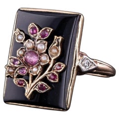 Antique Onyx Flower Ring of 10k Gold