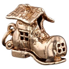 Vintage-Anhänger „Die alte Frau im Schuh“ aus 14-karätigem Gold