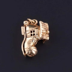 Vintage-Anhänger „Die alte Frau im Schuh“ aus 14-karätigem Gold