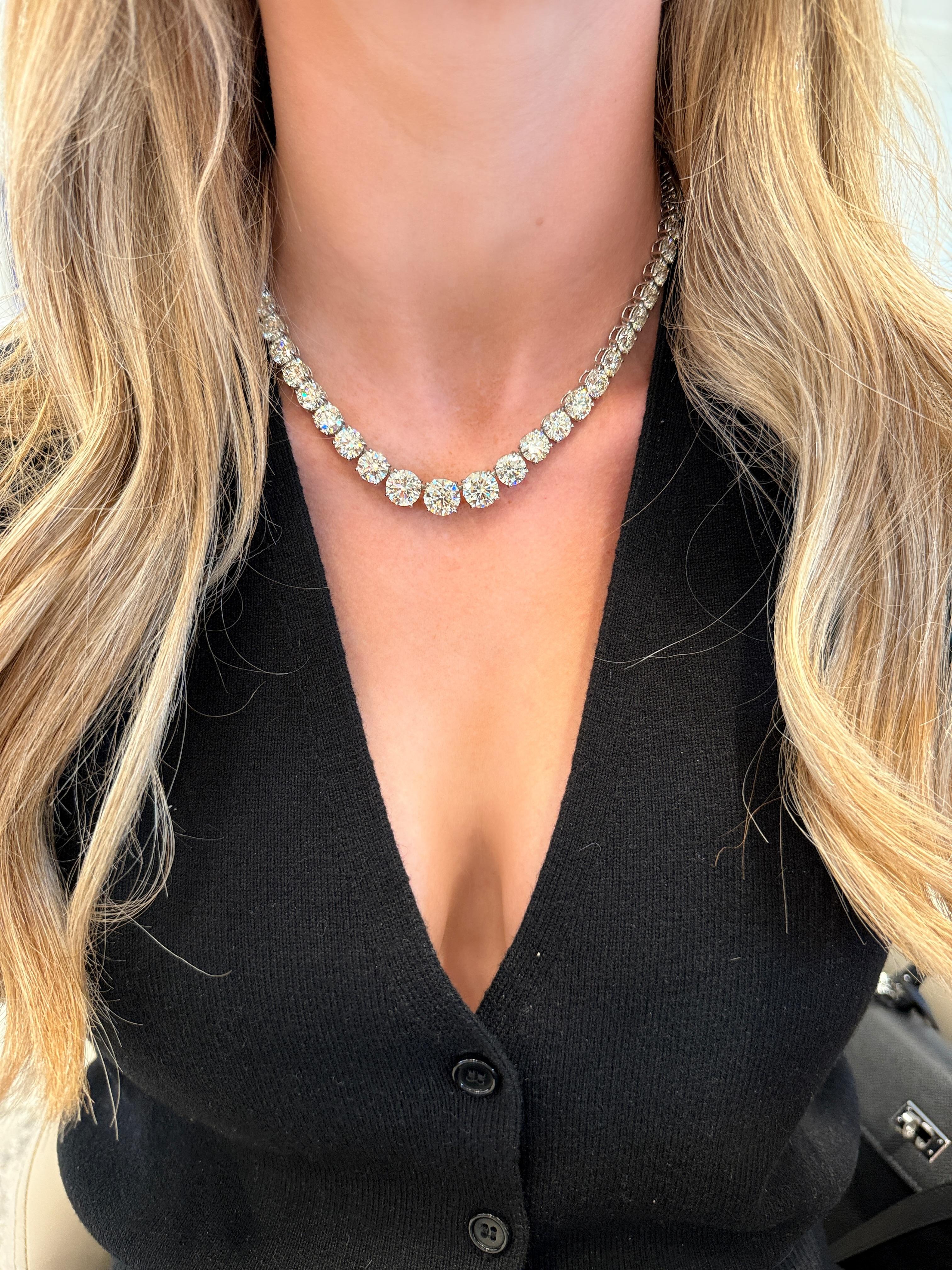 Collar de tenis de diamantes redondos graduados con certificado GIA de 75,27 ct VVS1 Moderno en venta