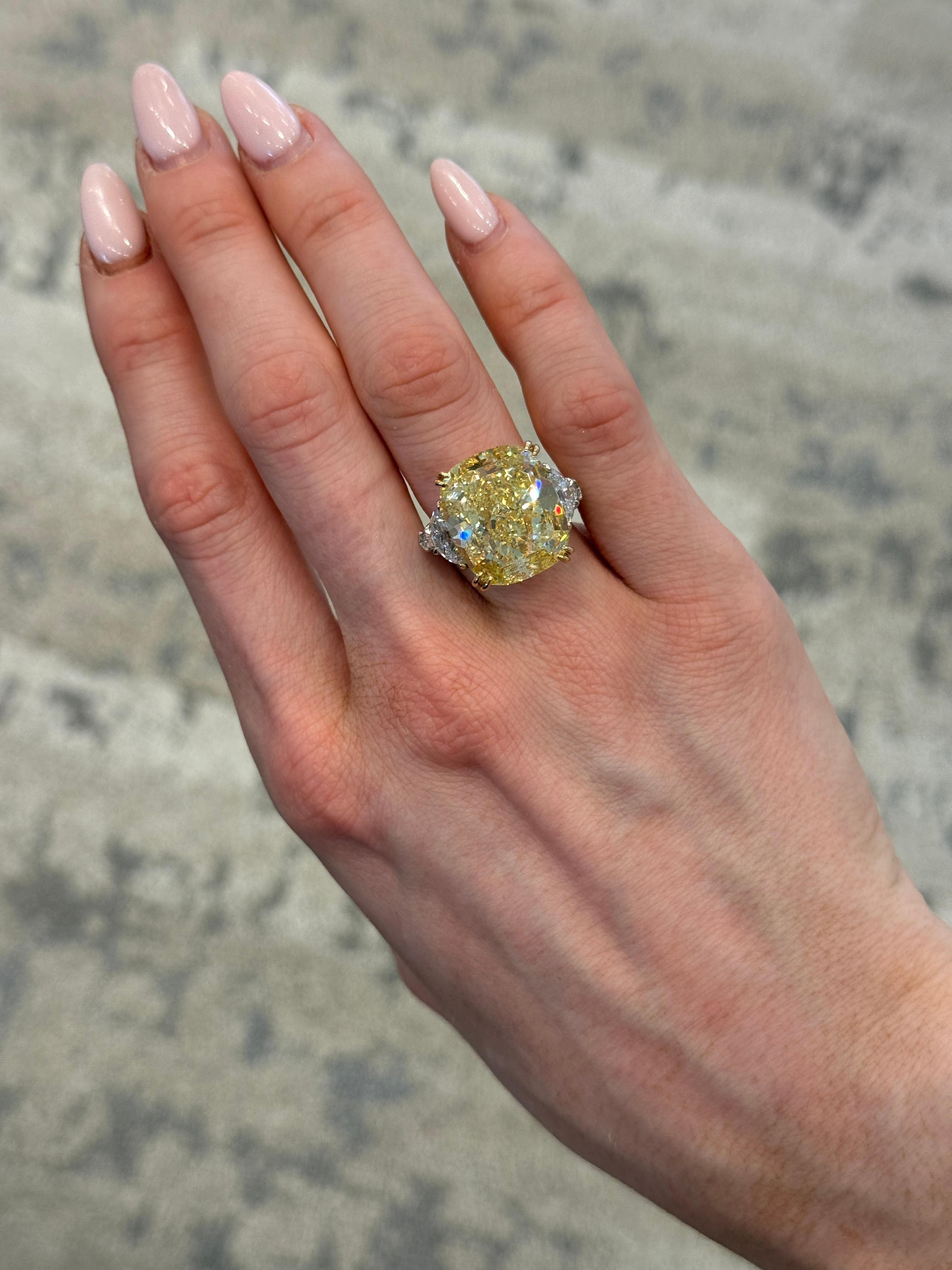 Bague de fiançailles en diamant jaune intense de 25 carats certifiée GIA Neuf - En vente à Victoria,, AU