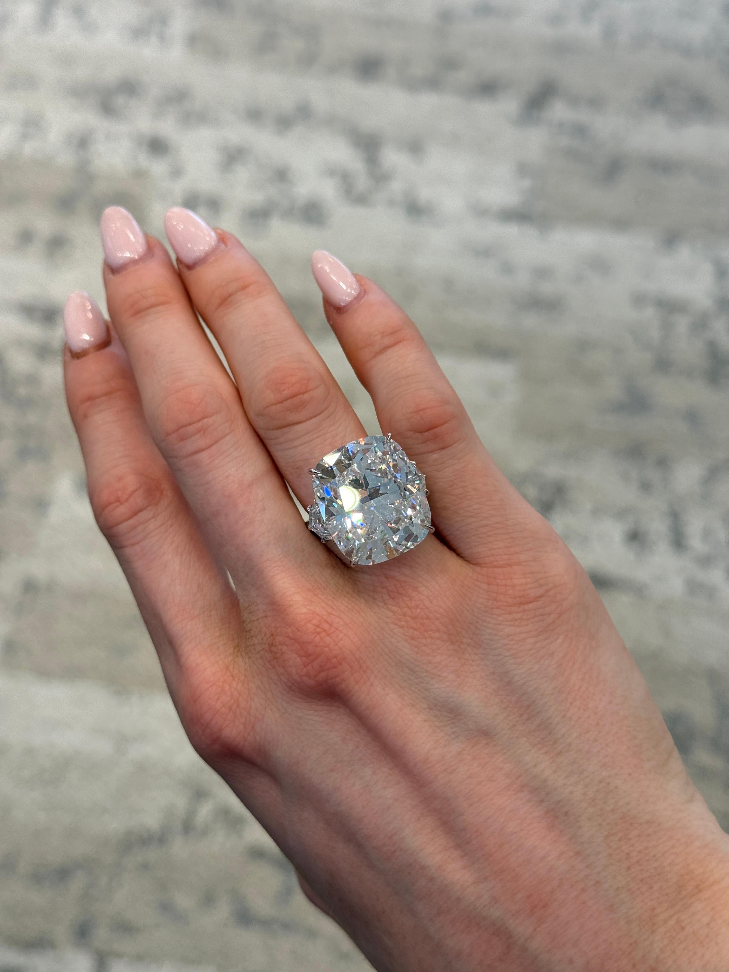 Moderno Anello di fidanzamento con diamante taglio Brilliante 30,69ct GIA CERTIFICATO in vendita
