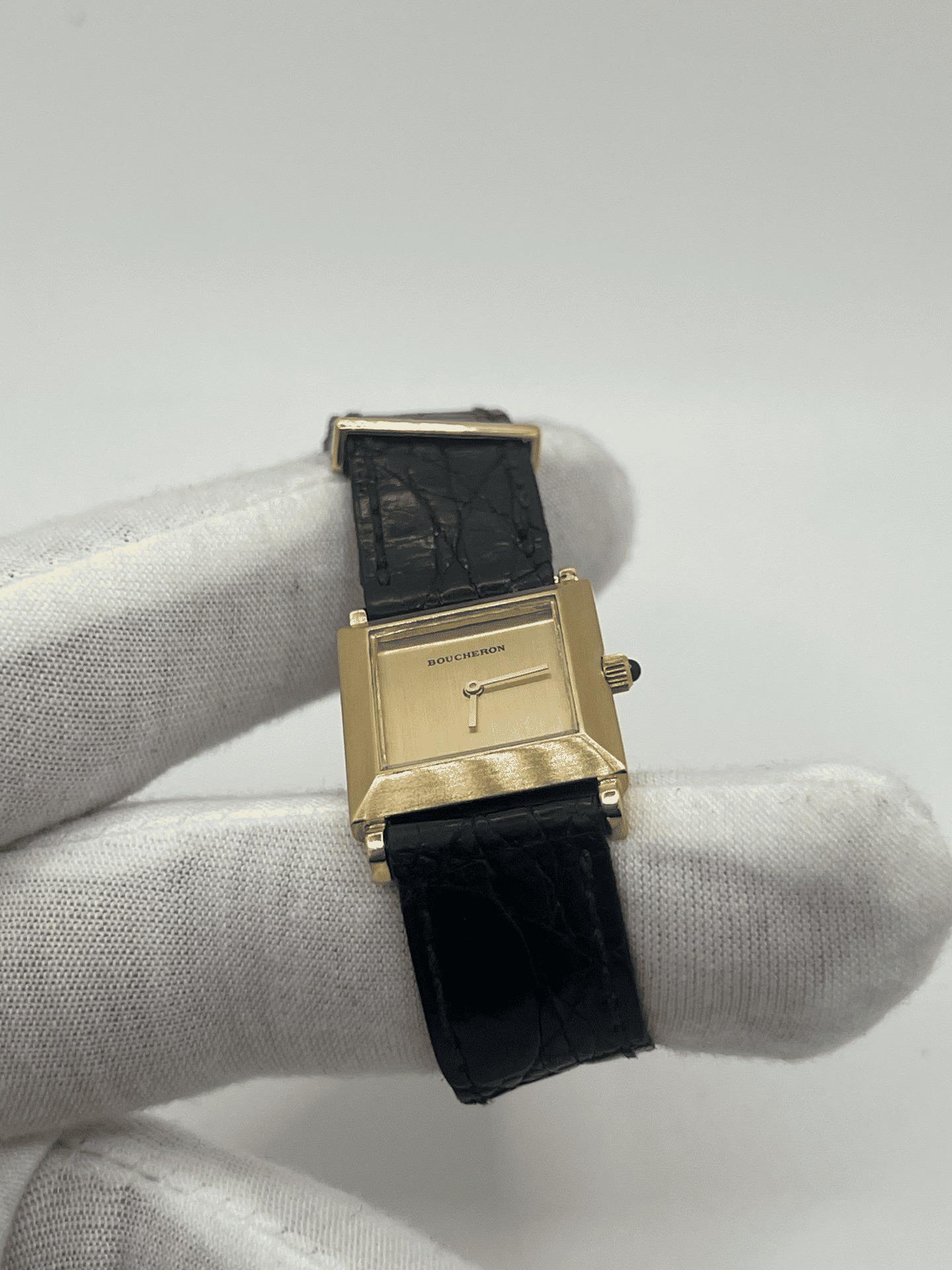 Boucheron Carrée in oro 18 carati In condizioni ottime a PARIS, FR