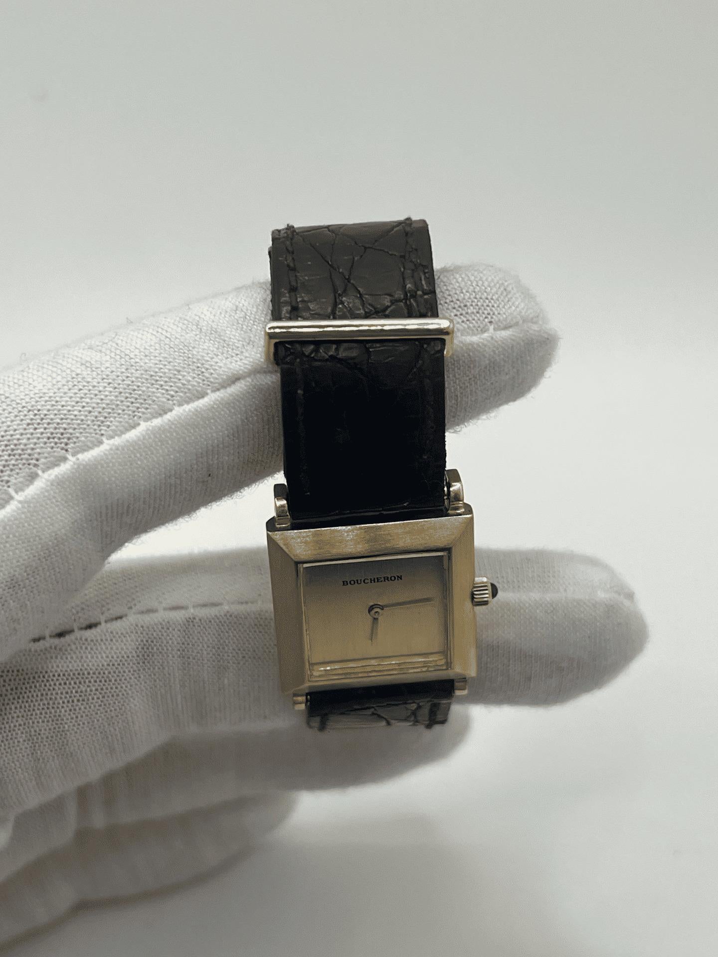 Boucheron Carrée in oro 18 carati 5